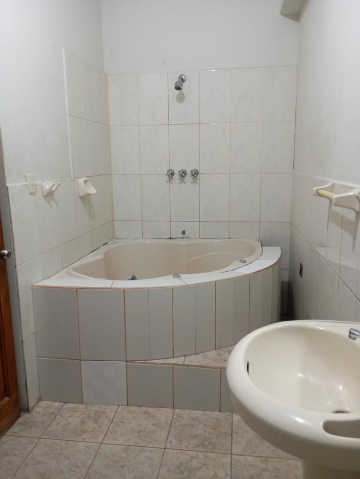 Hostal El Puerto Yurimaguas Exteriör bild