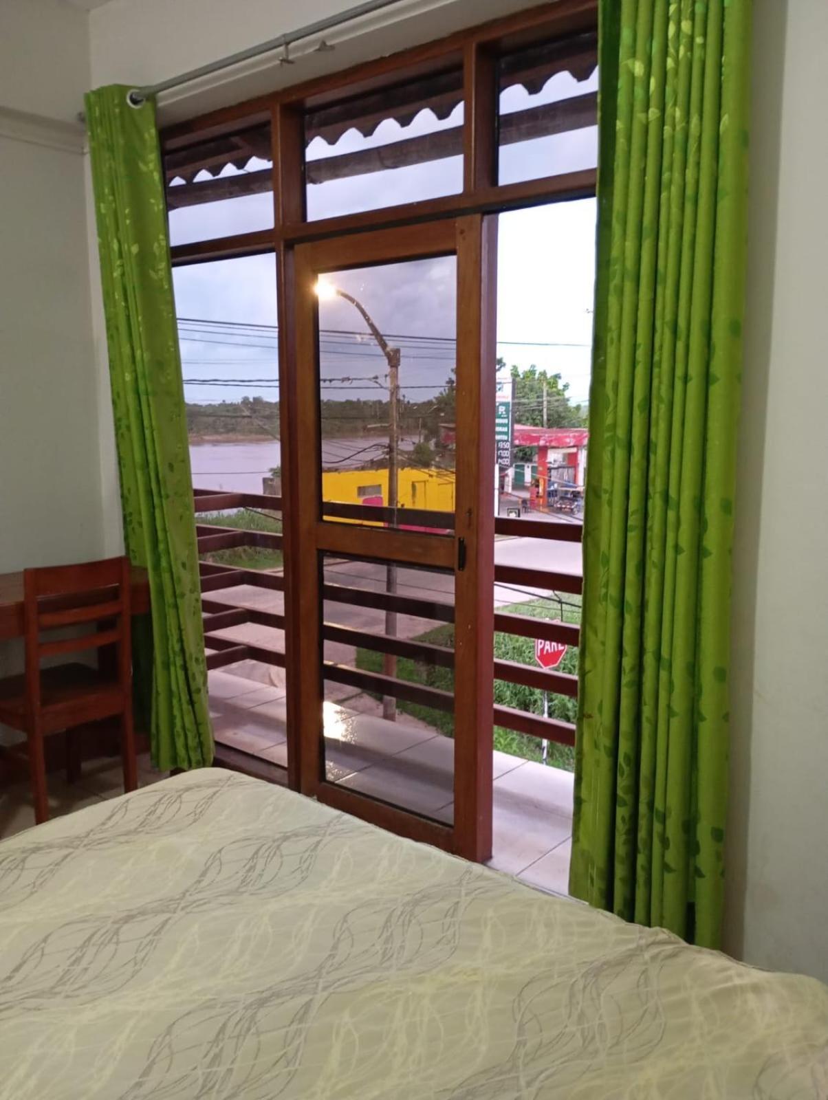 Hostal El Puerto Yurimaguas Exteriör bild