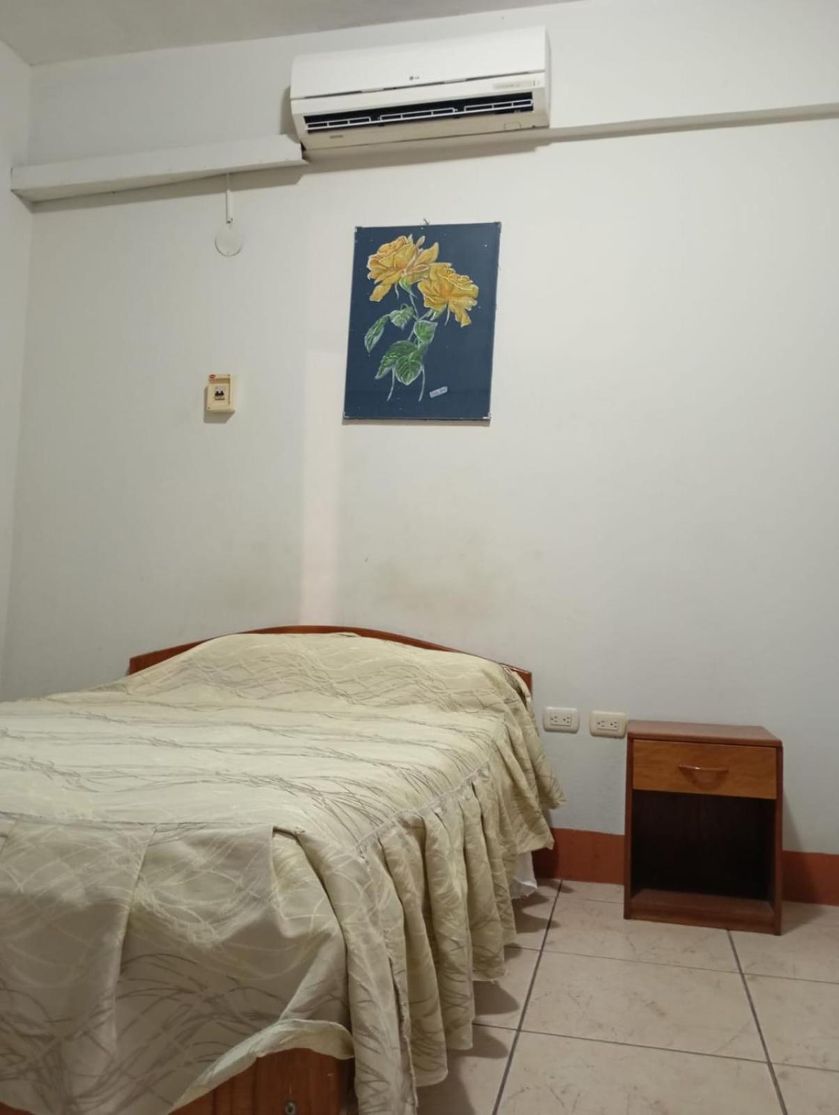 Hostal El Puerto Yurimaguas Exteriör bild