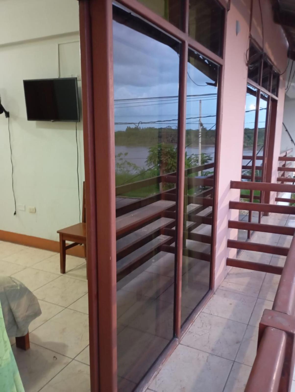Hostal El Puerto Yurimaguas Exteriör bild
