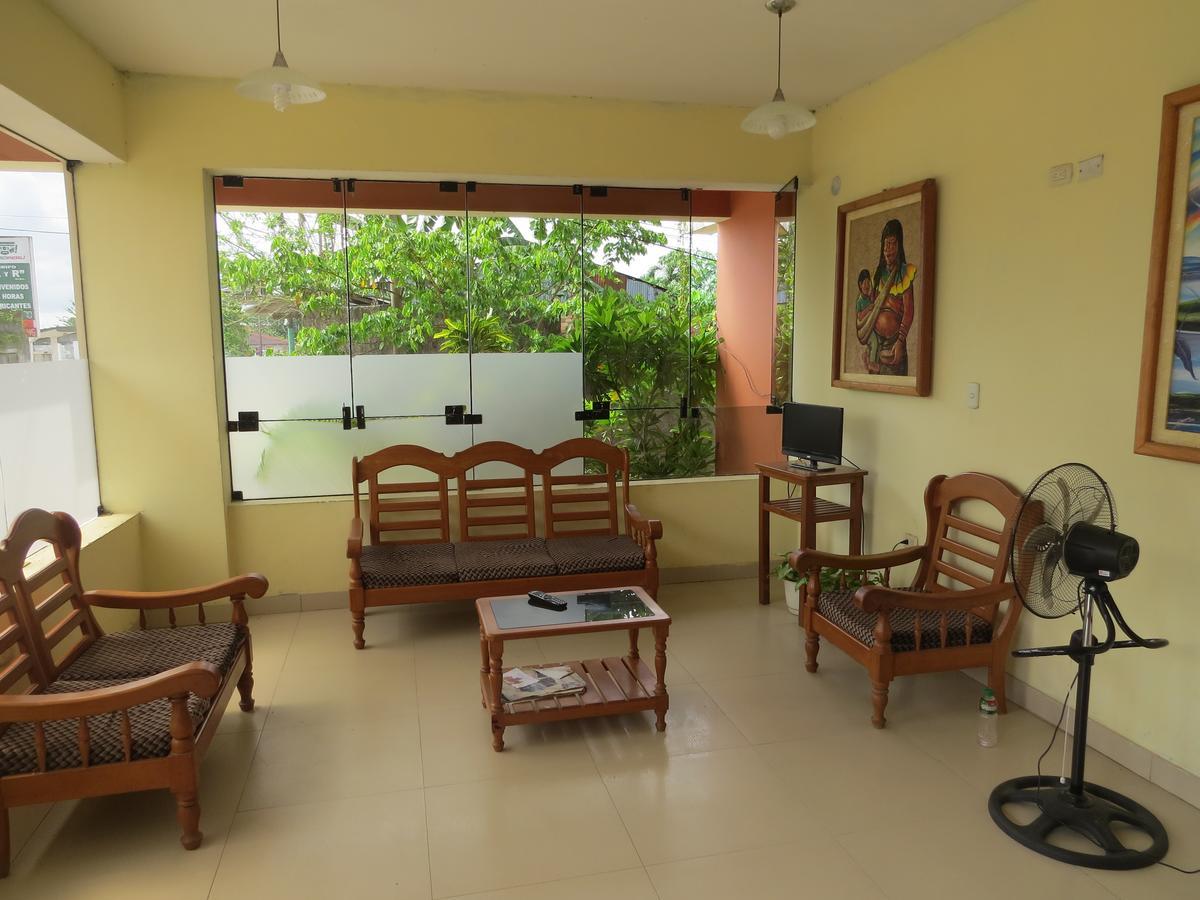 Hostal El Puerto Yurimaguas Exteriör bild